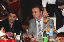 Современный "Мешади-Ибад" против певца, употребляющего виски (фотосессия)