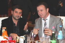 Современный "Мешади-Ибад" против певца, употребляющего виски (фотосессия)