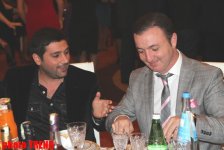 Современный "Мешади-Ибад" против певца, употребляющего виски (фотосессия)