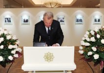 Президент Венгрии посетил Фонд Гейдара Алиева (ФОТО)