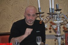 1 млн.евро, африканские акулы и азербайджанские дельфины Руфата Ахундова (видео - фотосессия)