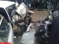 В центре Баку в результате ДТП сгорел автомобиль, есть погибшие (ФОТО)
