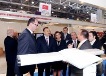 Ильхам Алиев  и его супруга ознакомились с Международной выставкой "BakuTel-2011" (ФОТО)