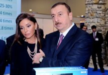 Ильхам Алиев  и его супруга ознакомились с Международной выставкой "BakuTel-2011" (ФОТО)