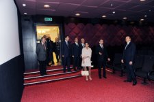 Президент Азербайджана и его супруга приняли участие в открытии после капремонта кинотеатра "Низами" (ФОТО)