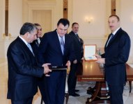 Президенту Азербайджана вручена медаль "Почетный гражданин Астрахани" (ФОТО)