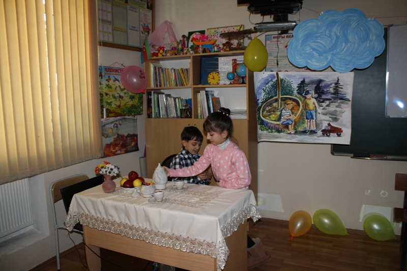 В рамках проекта "Книги-юбиляры 2011 года" бакинские школьники поставили спектакль (фото)