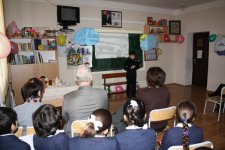В рамках проекта "Книги-юбиляры 2011 года" бакинские школьники поставили спектакль (фото)