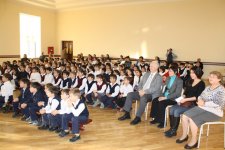 Учащиеся бакинской классической гимназии показали театрализованное представление (фото)