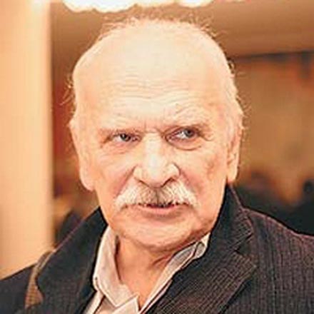 Режиссер Петр Фоменко проходит плановое обследование в клинике
