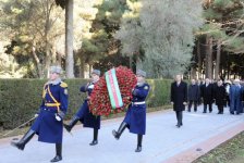 Президент Ильхам Алиев посетил могилу общенационального лидера Гейдара Алиева (ФОТО)