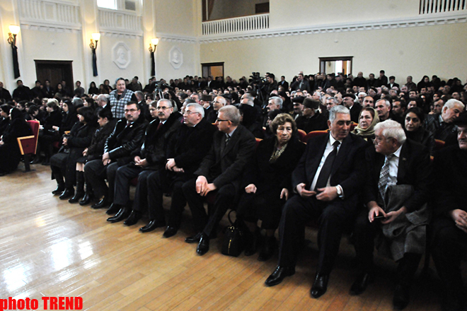 "Золотой голос" Азербайджана - Гадира Рустамова проводили в последний путь  (фотосессия)