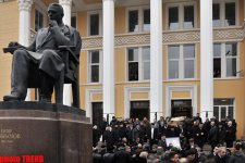 "Золотой голос" Азербайджана - Гадира Рустамова проводили в последний путь  (фотосессия)