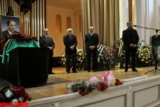 "Золотой голос" Азербайджана - Гадира Рустамова проводили в последний путь  (фотосессия)