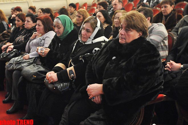 В Баку великую Фирангиз Ахмедову аплодисментами проводили в последний путь (фотосессия)