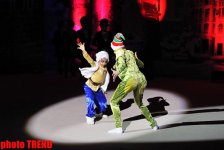 Новогоднее шоу в Баку - гимнастки в образе сказочных героев (фотосессия)