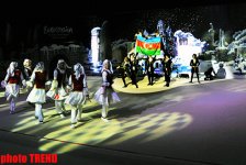 Новогоднее шоу в Баку - гимнастки в образе сказочных героев (фотосессия)