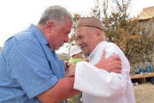 Полад Бюльбюльоглу подарил Льву Дурову огромную корзину роз: "Браво, Сан Саныч!"