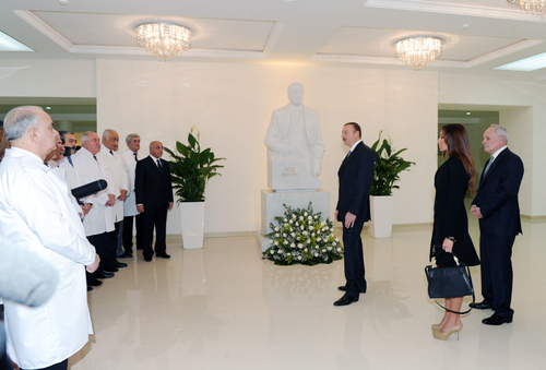 Президент Азербайджана и его супруга ознакомились с Азербайджанским институтом усовершенствования врачей после капремонта (ФОТО)
