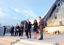 Президент Азербайджана и его супруга ознакомились с ходом строительства Центра Гейдара Алиева (ФОТО)