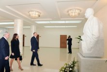 Президент Азербайджана и его супруга ознакомились с Азербайджанским институтом усовершенствования врачей после капремонта (ФОТО)
