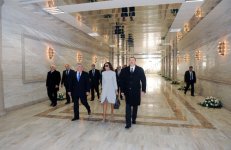 Президент Азербайджана и его супруга приняли участие в открытии новых пешеходных переходов (ФОТО)