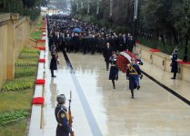 Azerbaijani President pays tribute to martyrs (PHOTO)