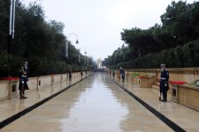 Azerbaijani President pays tribute to martyrs (PHOTO)