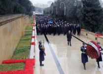 Azerbaijani President pays tribute to martyrs (PHOTO)