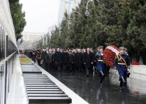 Azerbaijani President pays tribute to martyrs (PHOTO)