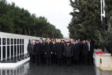 Azerbaijani President pays tribute to martyrs (PHOTO)