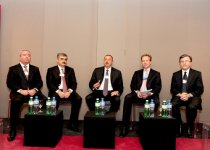 Президент Ильхам Алиев: Доходы от нефтяного сектора создают возможности для диверсификации экономики Азербайджана (ФОТО)