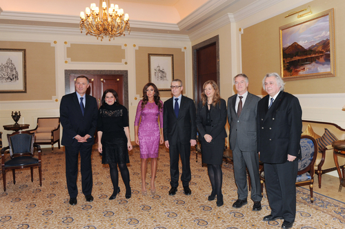 Azerbaijan`s first lady meets French Senate`s delegation (PHOTO)