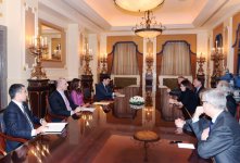 Azerbaijan`s first lady meets French Senate`s delegation (PHOTO)