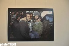 В Баку представлены уникальные работы французского фотографа, посвященные Ходжалинской трагедии (фото)