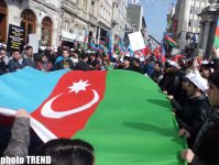 В Стамбуле продолжается митинг, посвященный 20-летию Ходжалинского геноцида (ФОТО)