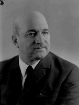 100 лет! Писатель-переводчик Манаф Сулейманов: "Отец лишь один раз поцеловал меня"