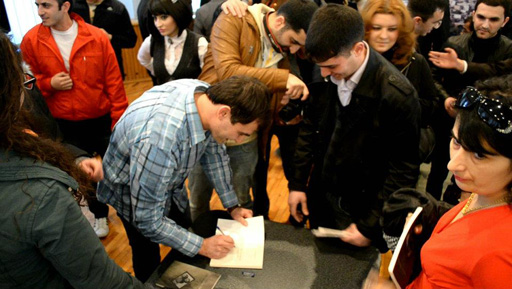 В Баку состоялась презентация книги "Общество мертвых писателей" (фотосессия)