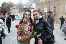 Дружеские шаржи для прекрасных дам – акция в Ичери Шехер (фотосессия)
