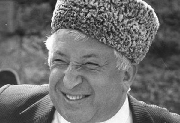 В Баку пройдет мероприятие, посвященное 90-летию Расула Гамзатова