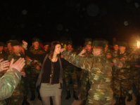 Народная артистка Азербайджана Назпери Досталиева выступила с праздничными концертами перед солдатами (фото)