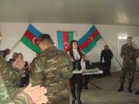 Народная артистка Азербайджана Назпери Досталиева выступила с праздничными концертами перед солдатами (фото)