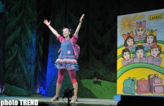 В постановке сказки "Маша и медведь" в Баку принял участие заслуженный работник культуры Грузии (фотосессия)
