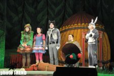 В постановке сказки "Маша и медведь" в Баку принял участие заслуженный работник культуры Грузии (фотосессия)