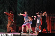 В постановке сказки "Маша и медведь" в Баку принял участие заслуженный работник культуры Грузии (фотосессия)
