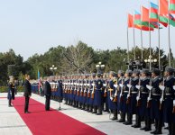 В Баку состоялась церемония официальной встречи президента Кыргызстана (ФОТО)