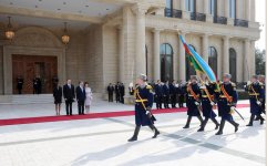 В Баку состоялась церемония официальной встречи президента Кыргызстана (ФОТО)