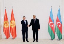 В Баку состоялась церемония официальной встречи президента Кыргызстана (ФОТО)