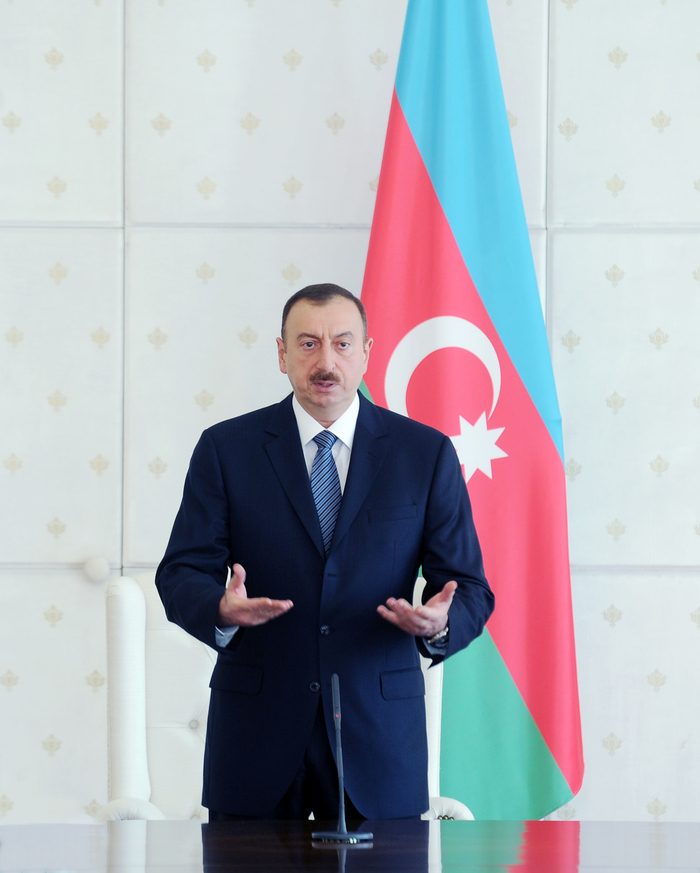 Президент Ильхам Алиев: Азербайджан уже должен более отчетливо показать себя на мировых финансово-экономических рынках (ФОТО)