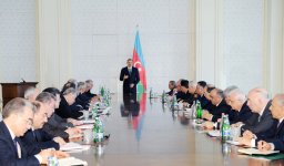 Президент Ильхам Алиев: Азербайджан уже должен более отчетливо показать себя на мировых финансово-экономических рынках (ФОТО)